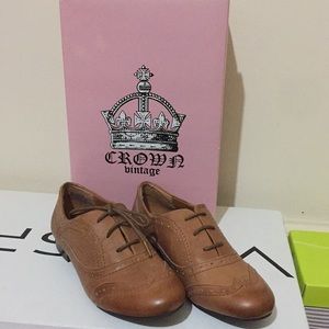 Crown vintage -New in Box - size 6